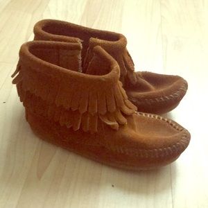 Minnetonka moccasins size 6